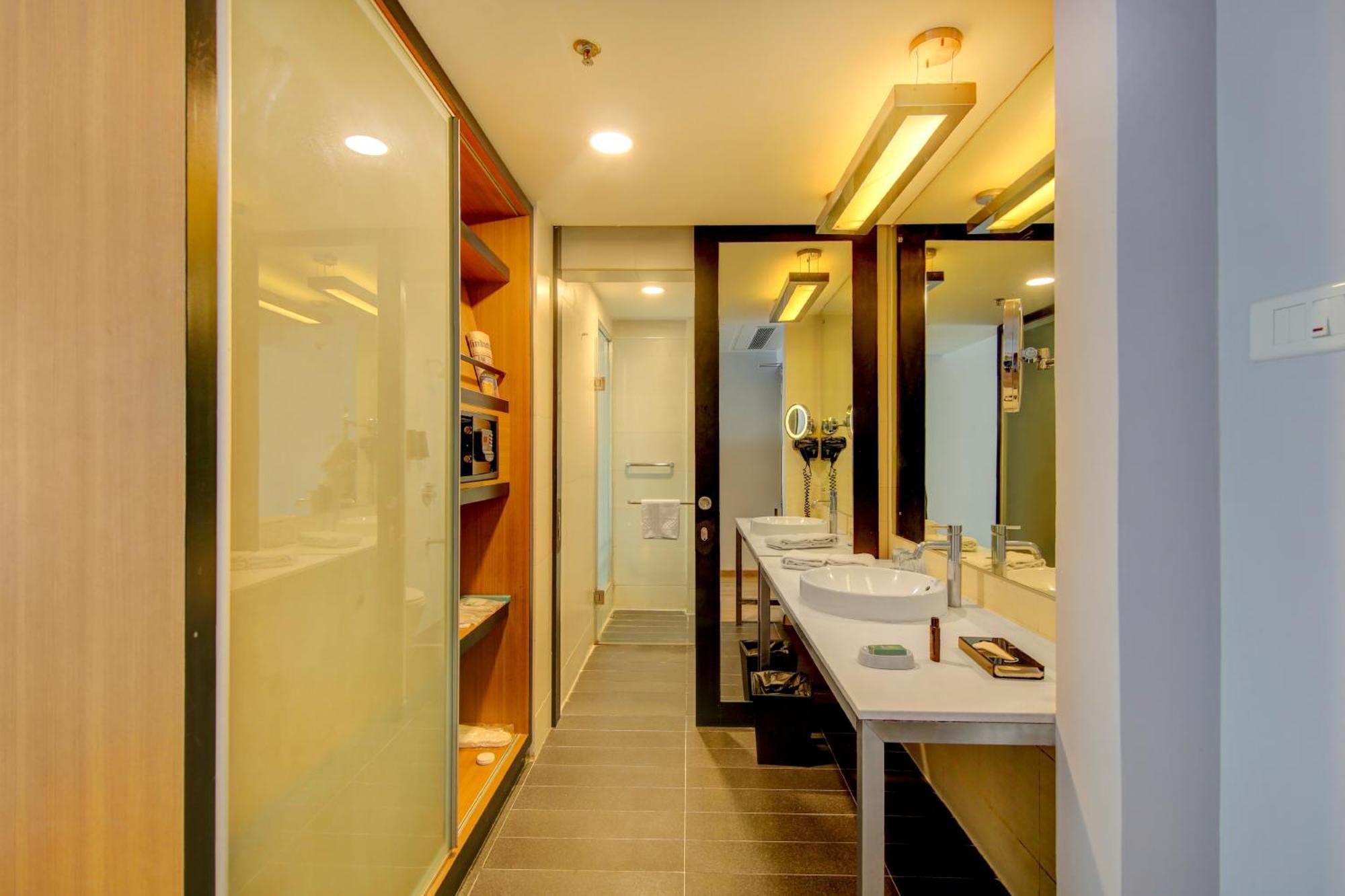 Sunday Hotel Chandigarh Zirakpur Buitenkant foto