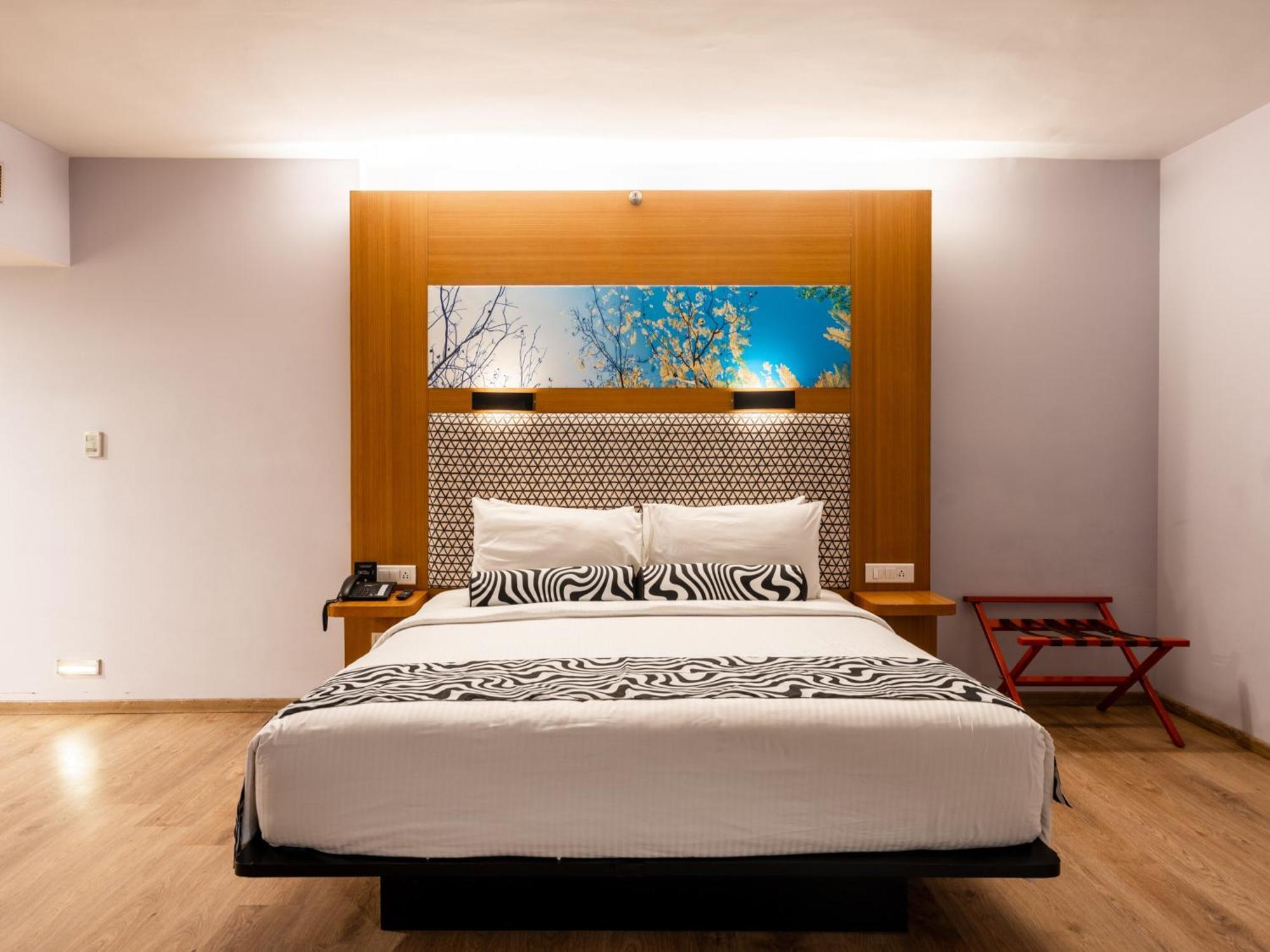 Sunday Hotel Chandigarh Zirakpur Buitenkant foto
