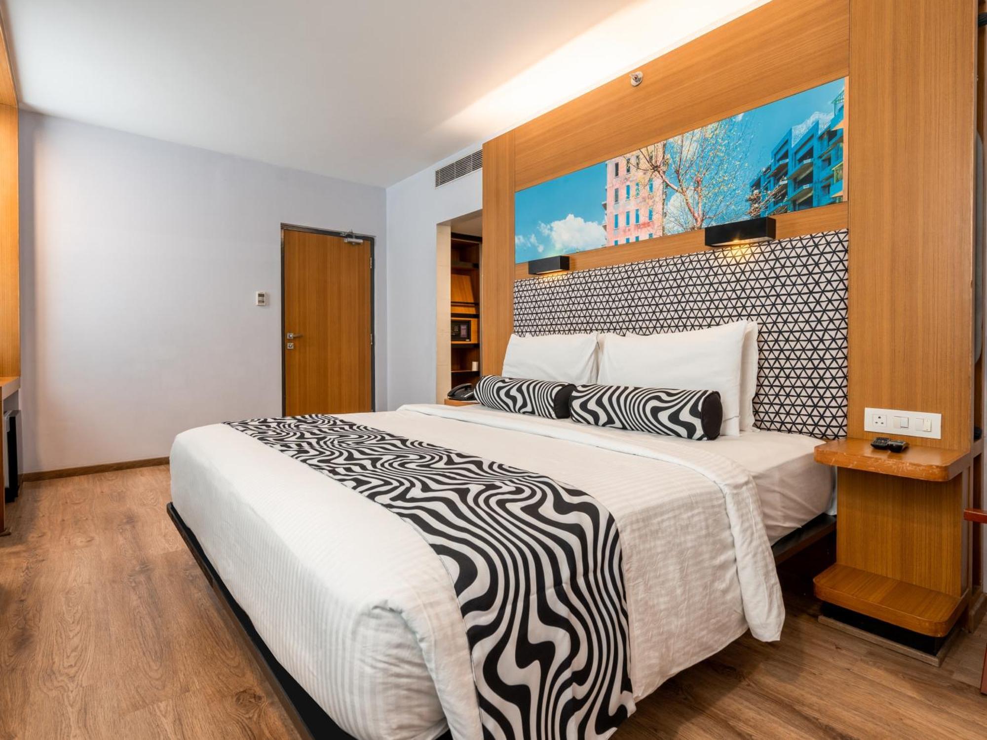 Sunday Hotel Chandigarh Zirakpur Buitenkant foto