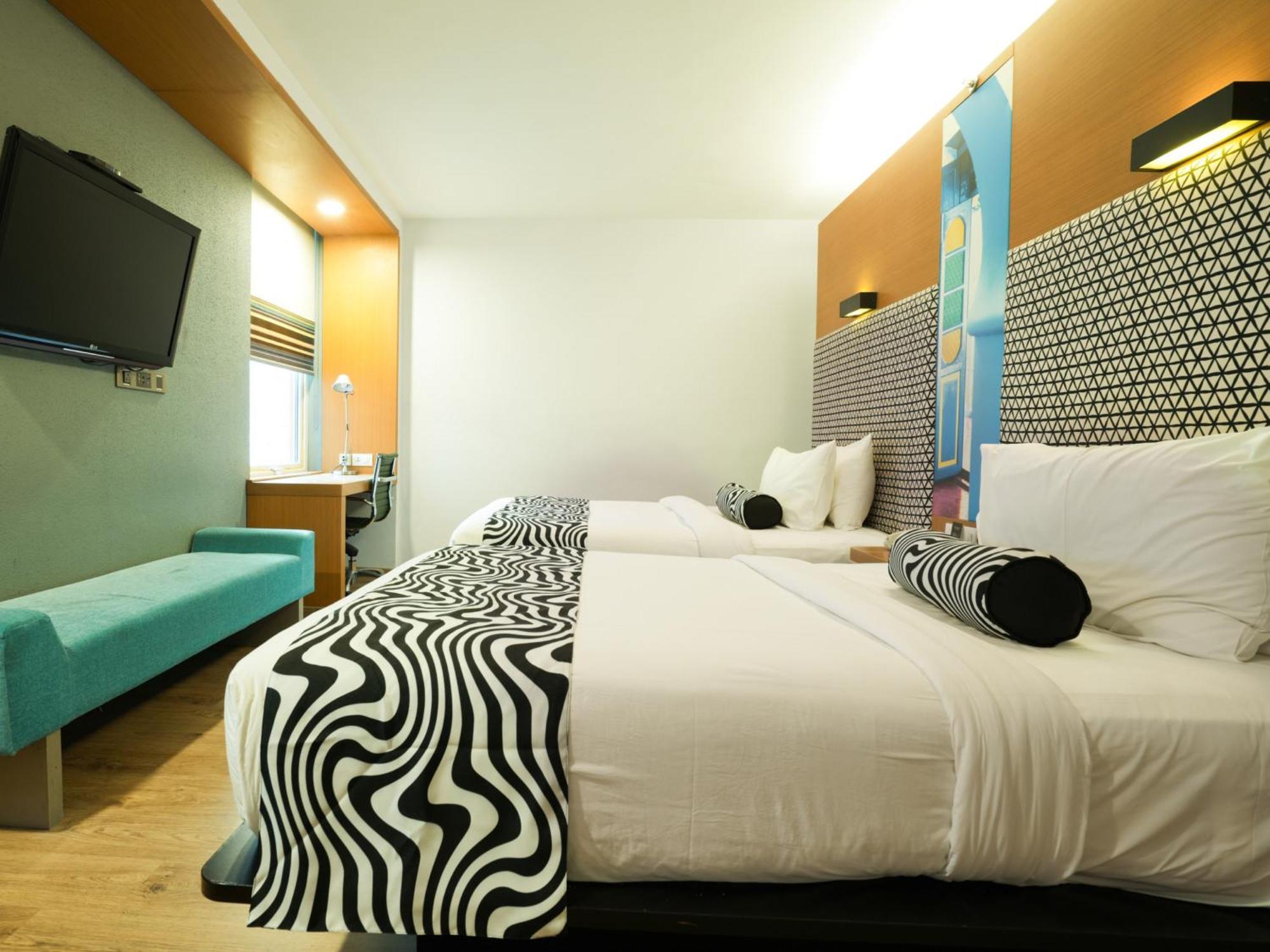 Sunday Hotel Chandigarh Zirakpur Buitenkant foto