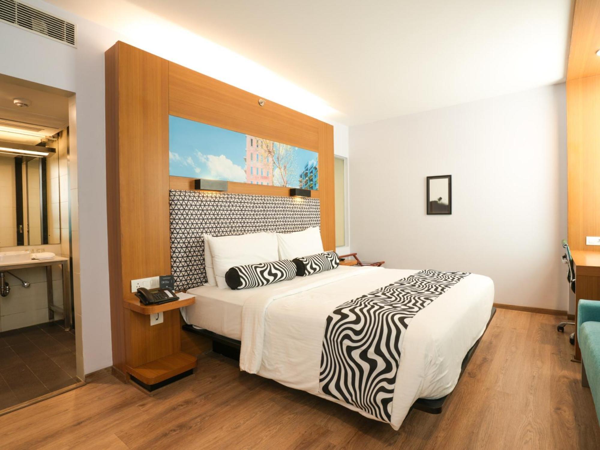 Sunday Hotel Chandigarh Zirakpur Buitenkant foto