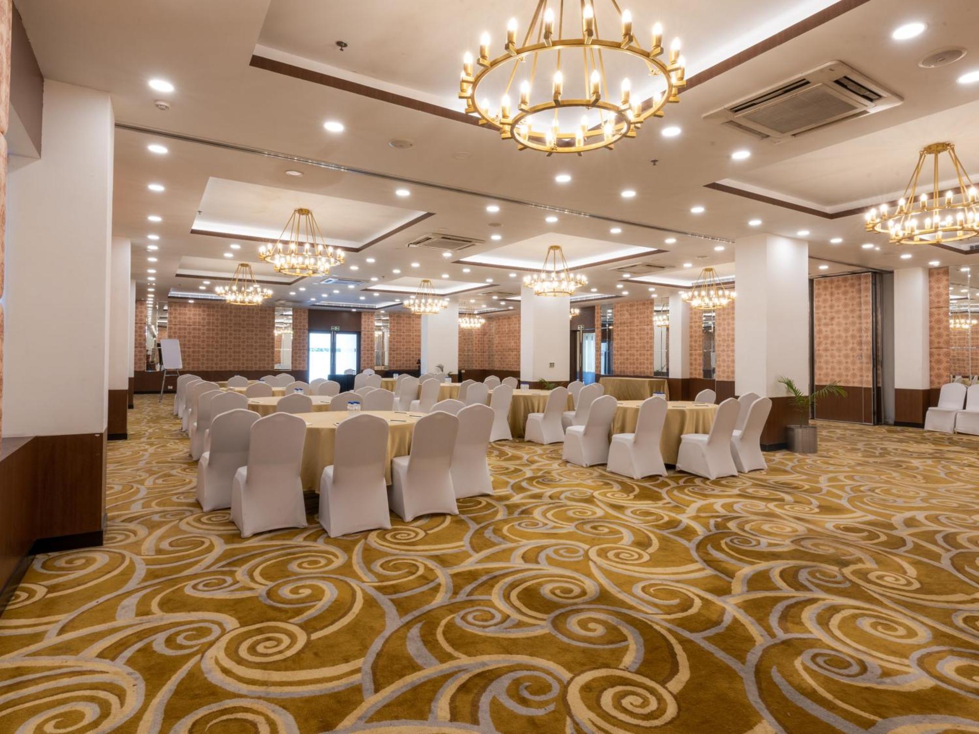 Sunday Hotel Chandigarh Zirakpur Buitenkant foto